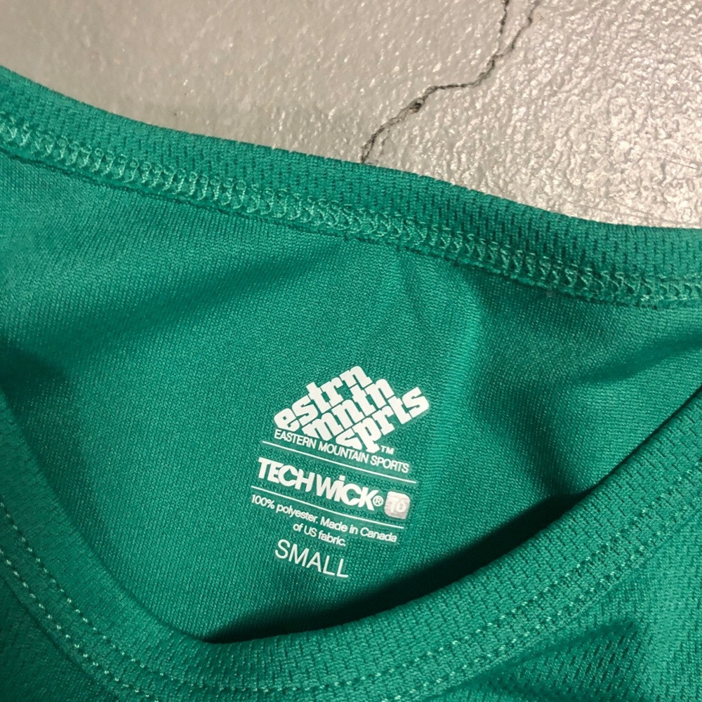 Workout Tops - Picture 2 of 3